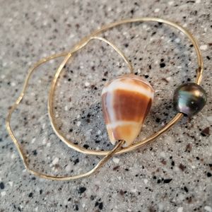 Set of 2 Tahitian pearl/Shell bangle set